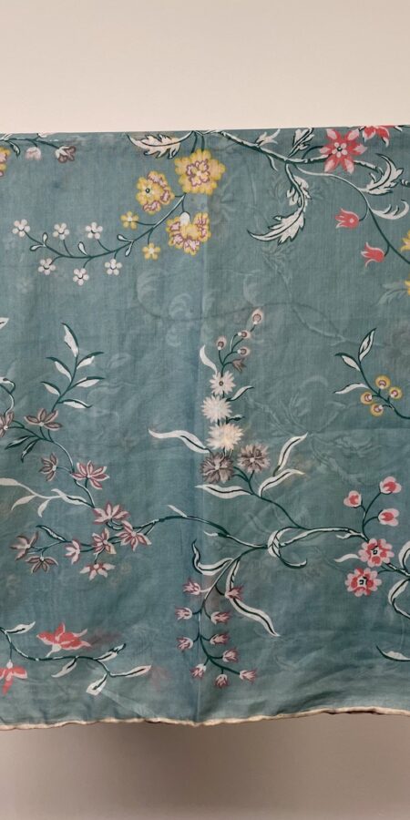 Square scarf in green/blue shade with flowers