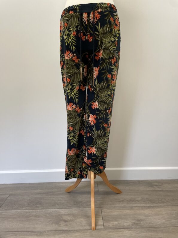 Guess new with tag floral trousers, size xs