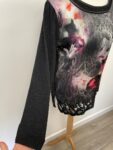 Pomodoro black and floral top – full view
