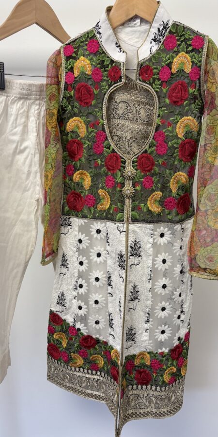 Golden Arrow 3 piece shalwar kamees set, approx age 5