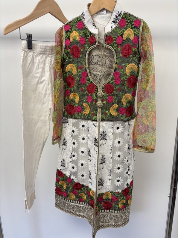 Golden Arrow 3 piece shalwar kamees set, approx age 5