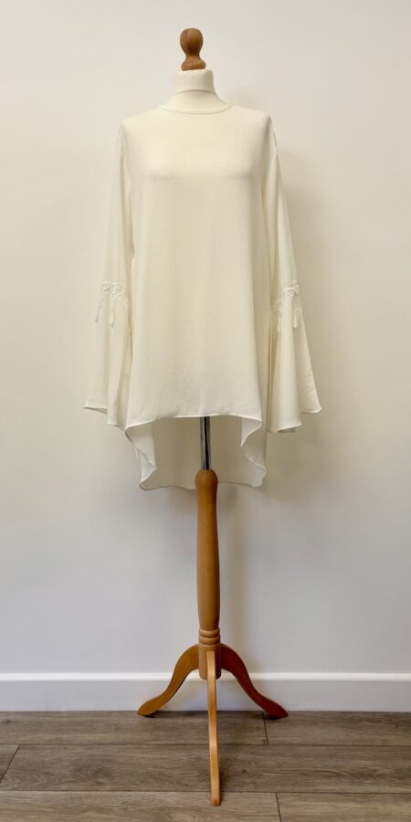 New Laviva from Modanisa new with tag off white blouse, size 14-16