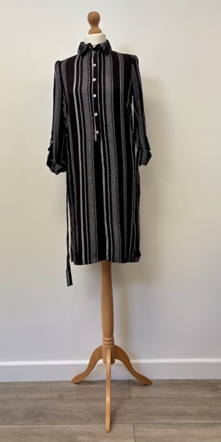 Primark black and white patterned long tunic, size 4 (fits size 6 and 8)